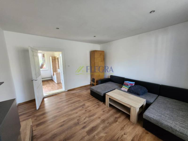 ee4e2282-92fd-48de-8c52-f31a32dfe62a.jpg