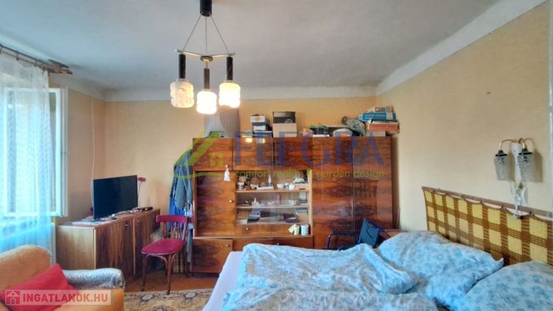 67YD0Xtllesc-YaM4enyO9RjGdVPMeUn.jpg